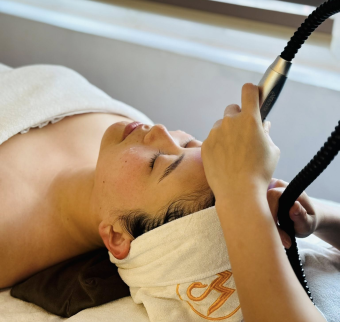 Chăm s&oacute;c da nhạy cảm tại H&agrave; Nội | Spa chăm da nhạy cảm gi&aacute; rẻ H&agrave; Nội